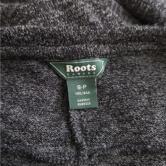 🎅🏻 3/$50 👯‍♀️Host Pick⚡️Roots Grey Sweater - Picture 3 of 7